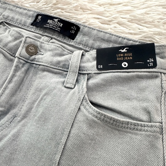 Hollister Low-Rise Dad Jeans – Size 0R (W24 L31) | Light Wash Panel Denim - Picture 4 of 16